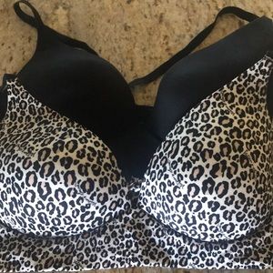Set of 2 Victoria’s Secret Lightly Lined Bras